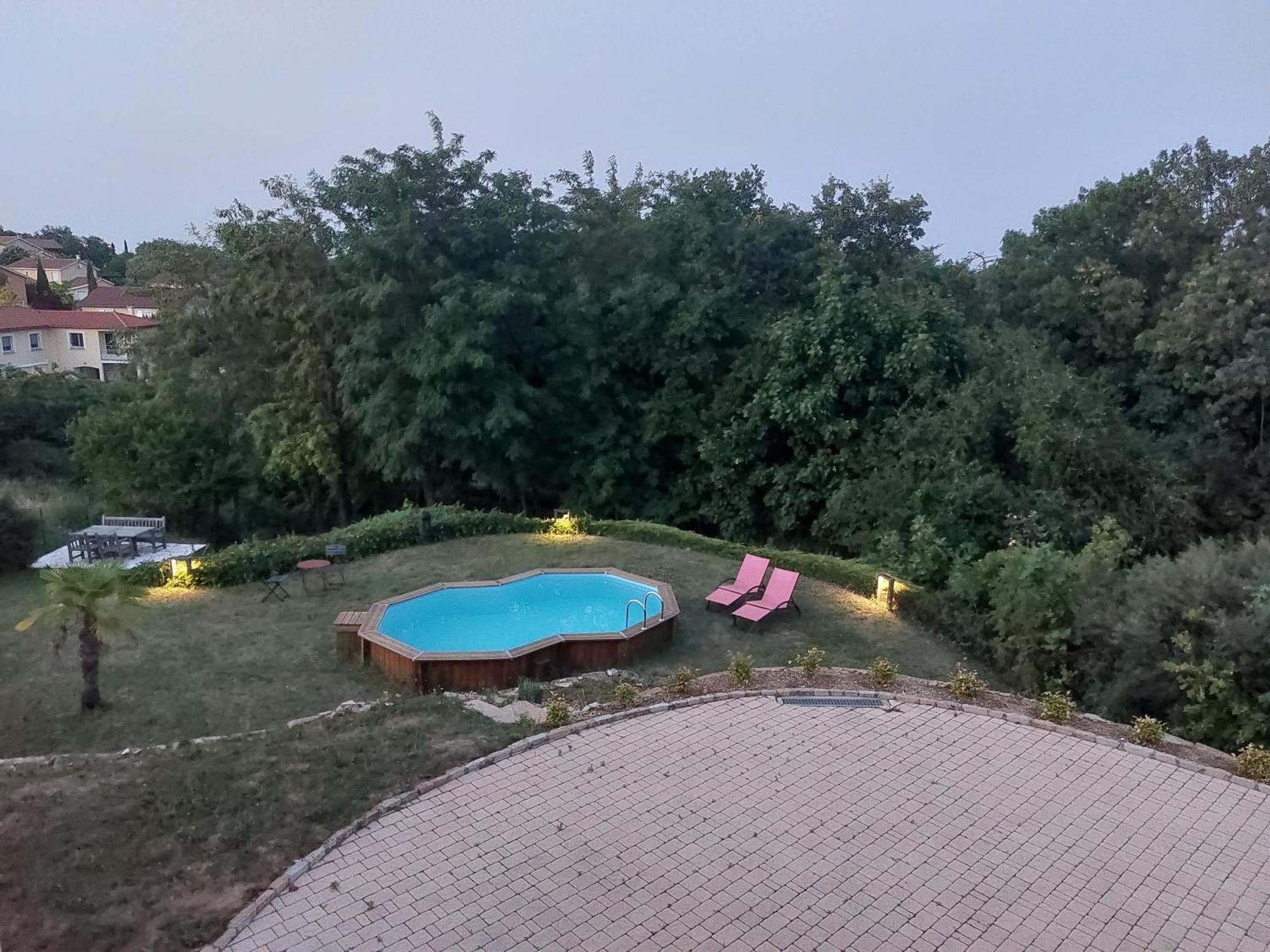 Apartamento Comme Dans Un Ecrin - T2 De 50 M² Avec Jardin, Terrasse Et Piscine Vernaison Exterior foto