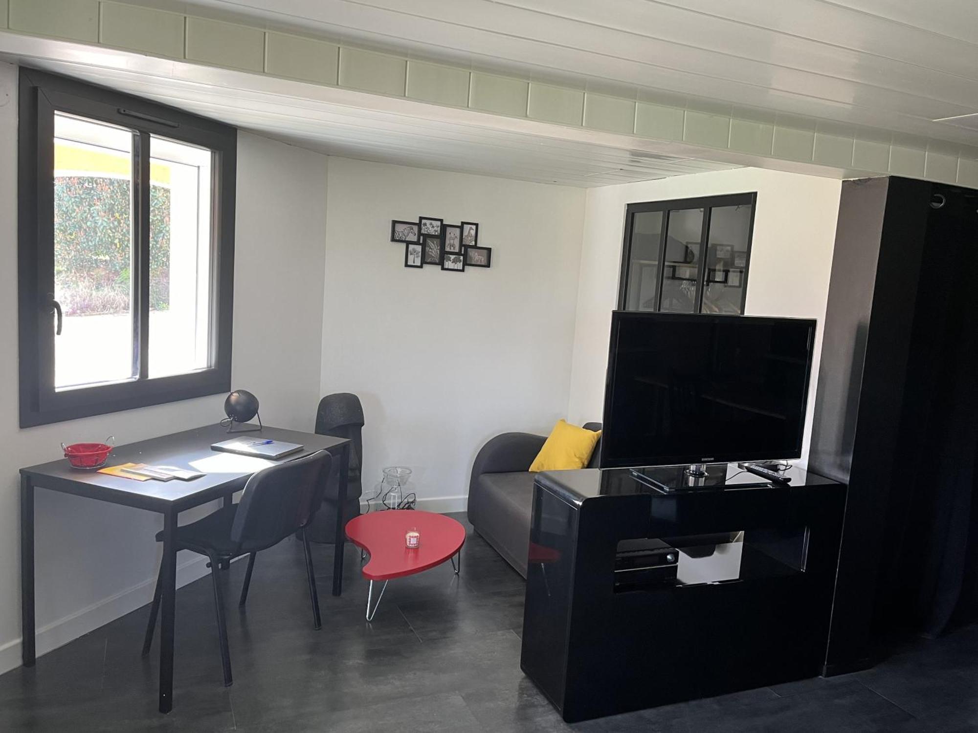 Apartamento Comme Dans Un Ecrin - T2 De 50 M² Avec Jardin, Terrasse Et Piscine Vernaison Exterior foto