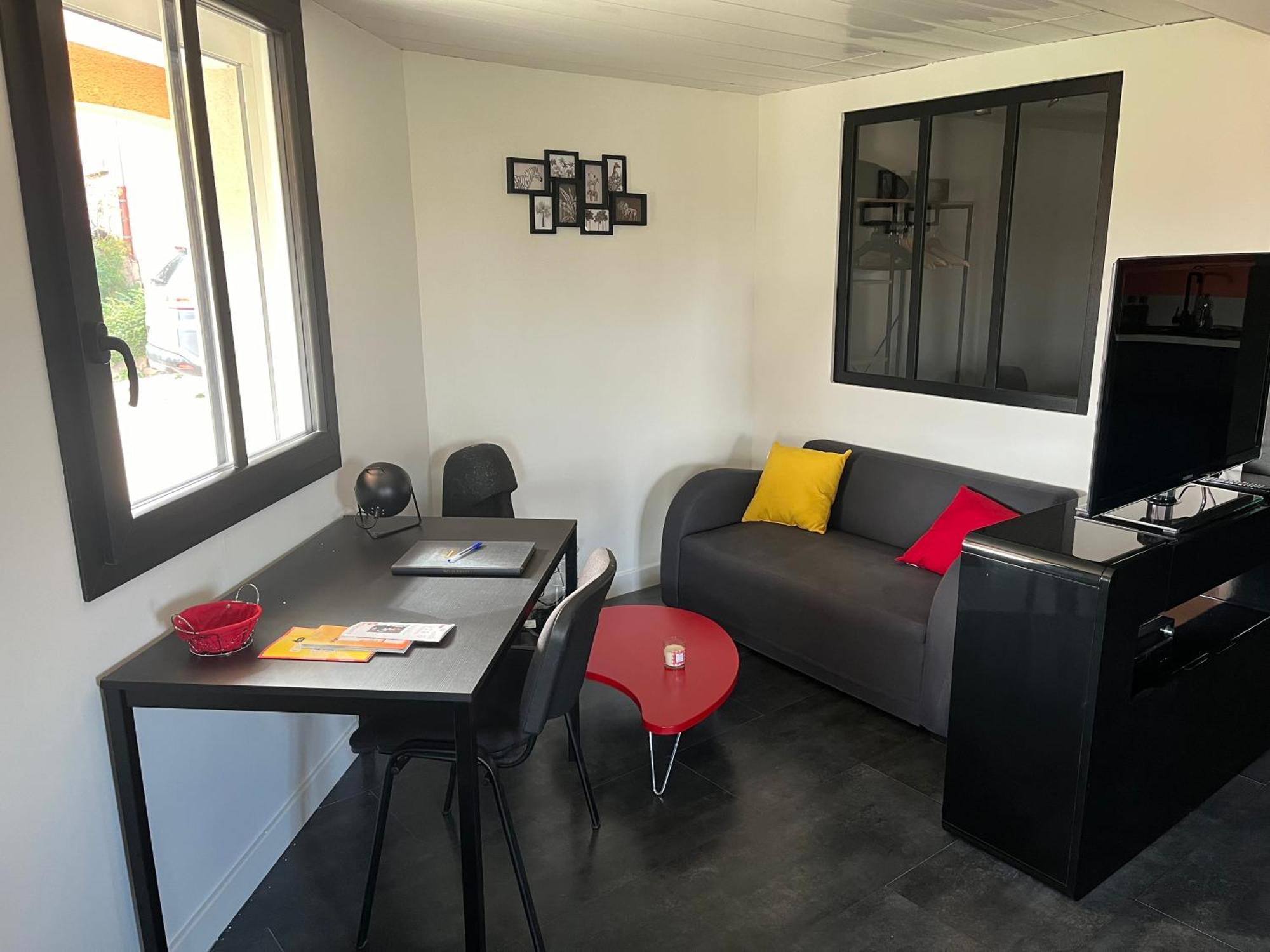 Apartamento Comme Dans Un Ecrin - T2 De 50 M² Avec Jardin, Terrasse Et Piscine Vernaison Exterior foto