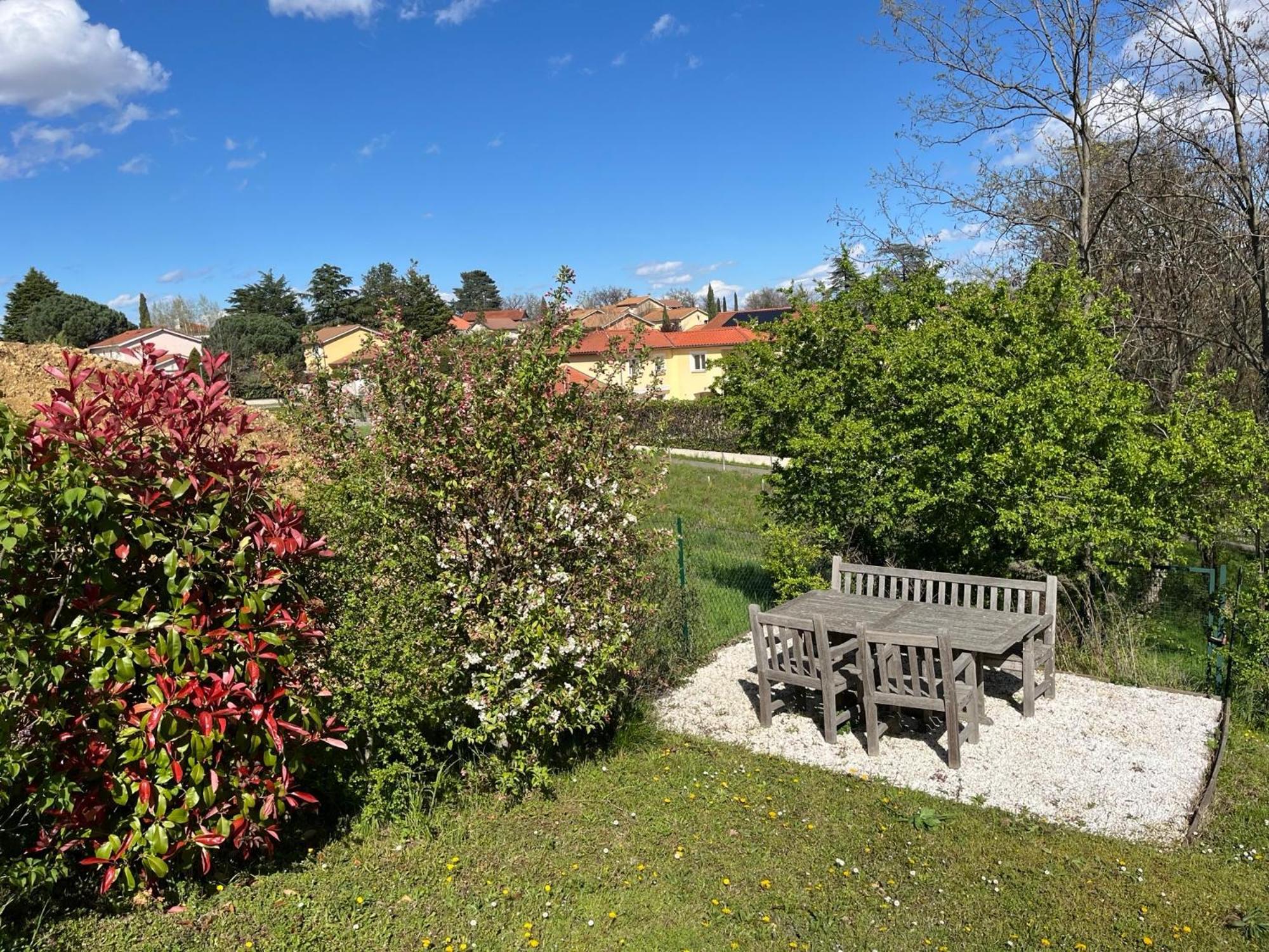 Apartamento Comme Dans Un Ecrin - T2 De 50 M² Avec Jardin, Terrasse Et Piscine Vernaison Exterior foto