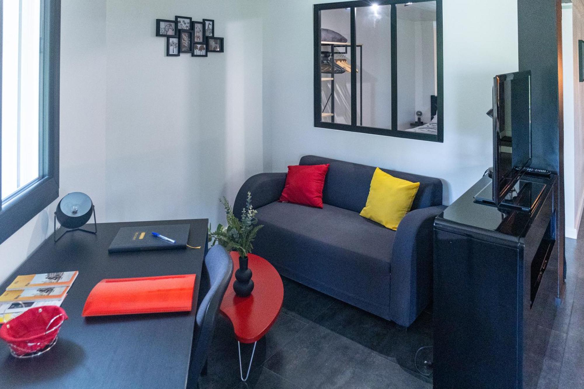 Apartamento Comme Dans Un Ecrin - T2 De 50 M² Avec Jardin, Terrasse Et Piscine Vernaison Exterior foto